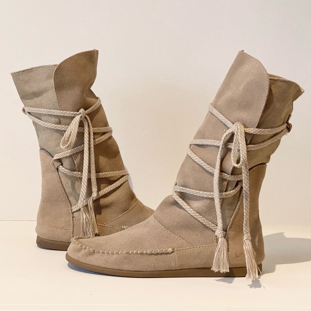 SANUK Womens Sangria Slouch Moccasin High Boots with Wrap Around Ties - Size 7.5